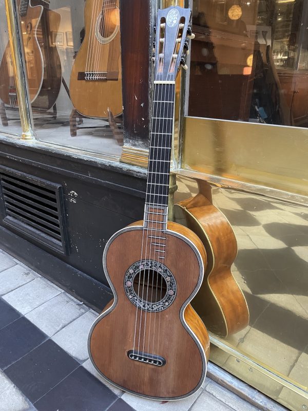 Galerie Casanova - Luthier en Guitare à Paris - Jérôme Casanova