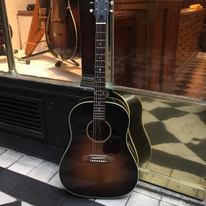 GIBSON J-45 V