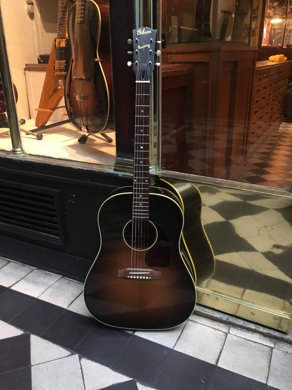 GIBSON J-45 V