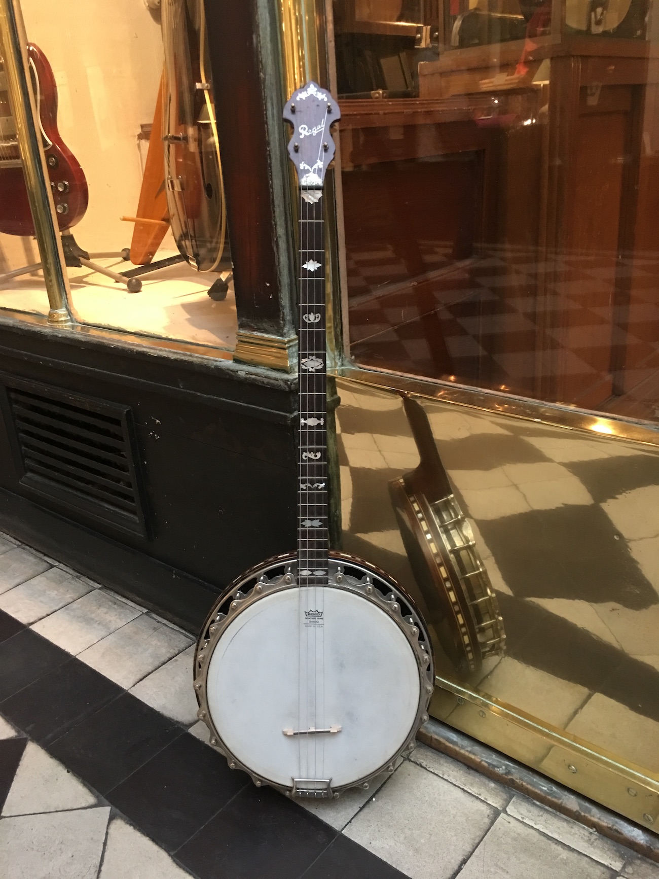 CLIFFORD ESSEX REGAL PLECTRUM c.1930 Galerie Casanova