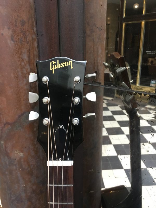 GIBSON J-45 1973 – Image 3