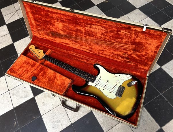 FENDER STRATOCASTER 1964 – ALL ORIGINAL – Image 8