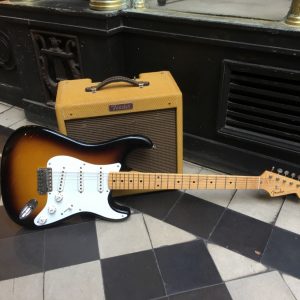 FENDER ’57 STRATOCASTER MASTERBUILT DENNIS GALUSZKA ET AMPLI PRO JUNIOR