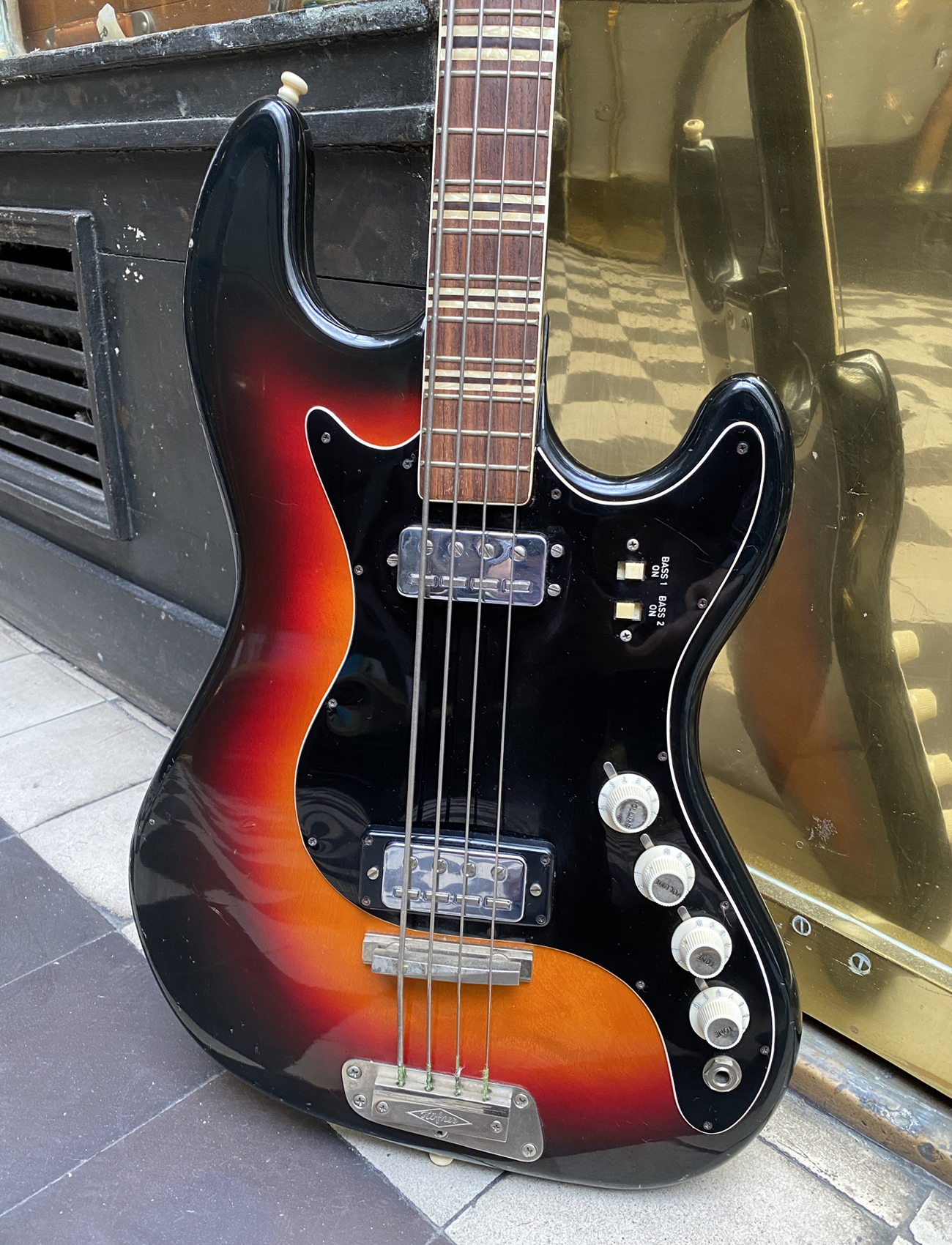 HOFNER 185 BASS 1968 Galerie Casanova