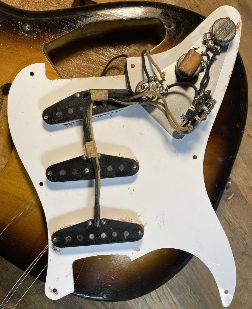 restauration,vintage,guitare,fender,stratocaster