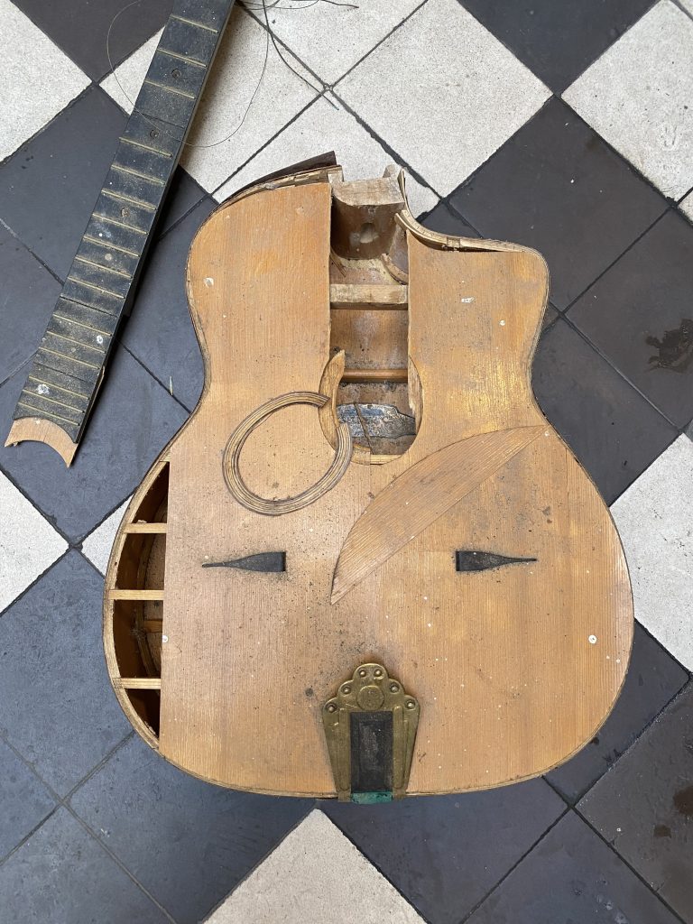 restauration,guitare,jazz,manouche,selmer,petite bouche