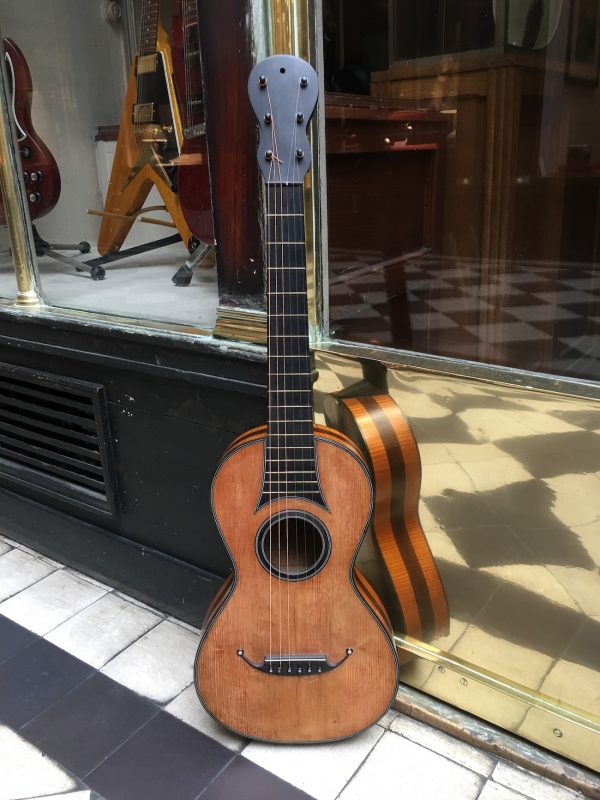 GUITARE ROMANTIQUE DE PETITJEAN c. 1820