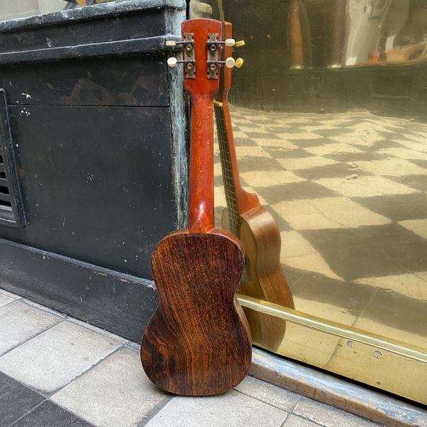 UKULELE ANCIEN – Image 2