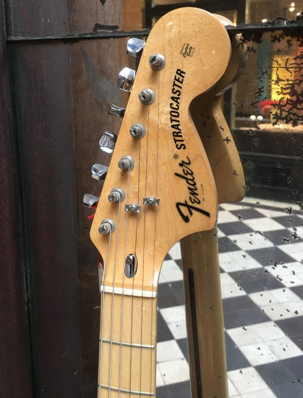 FENDER STRATOCASTER CANDY APPLE RED – Image 3