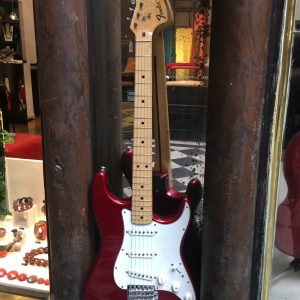 FENDER STRATOCASTER CANDY APPLE RED