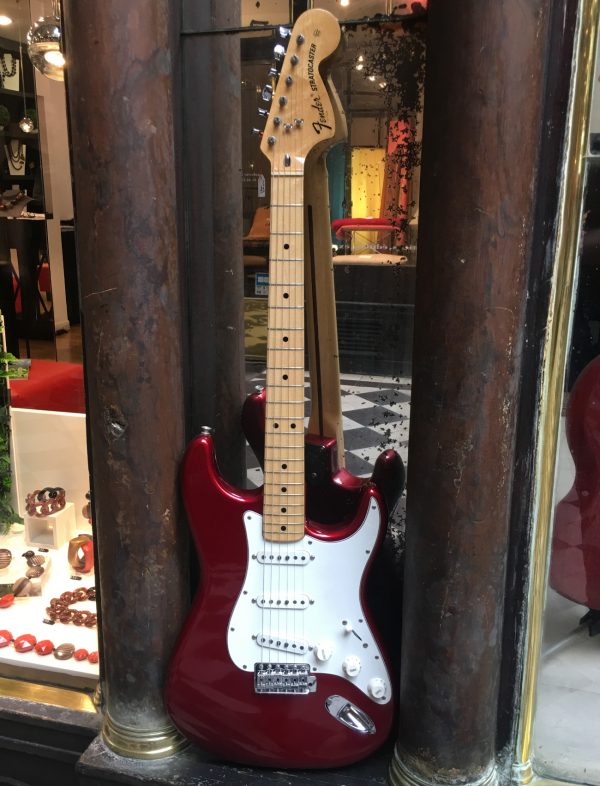 FENDER STRATOCASTER CANDY APPLE RED
