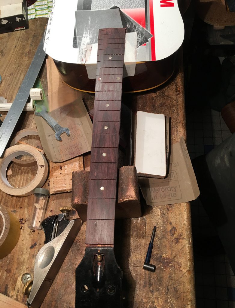 restauration,guitare,gibson,gibson j-50,atelier