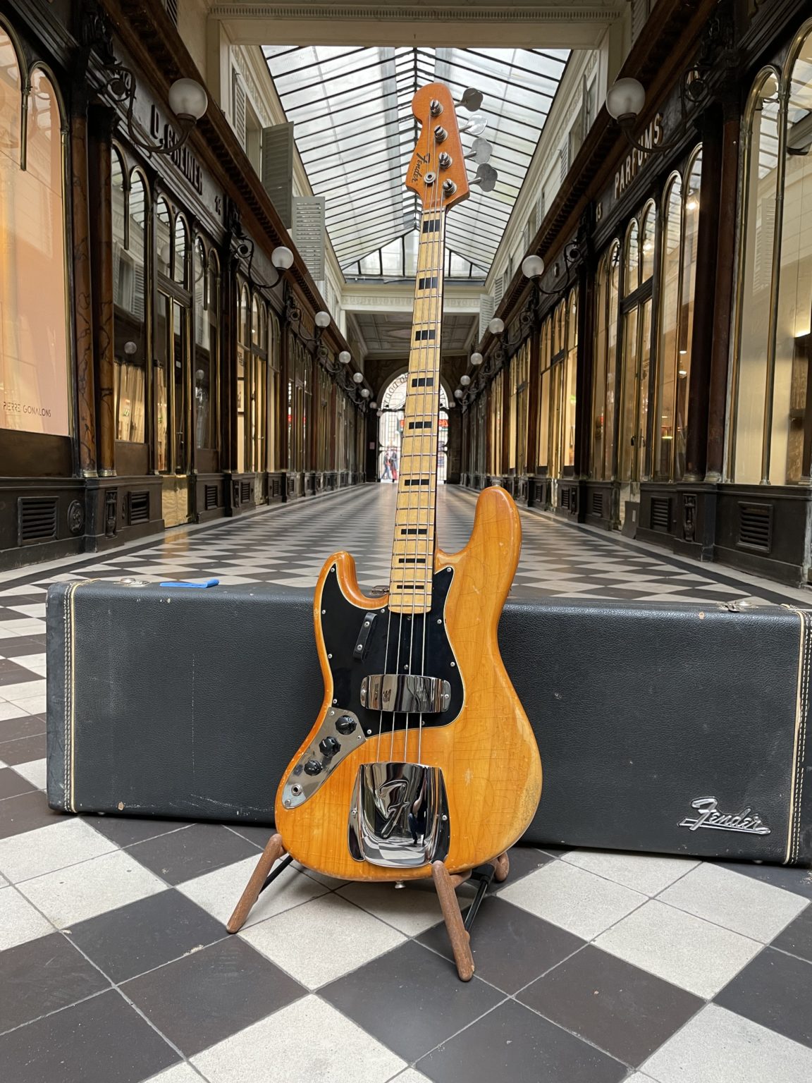 fender jazz bass lefty 1973