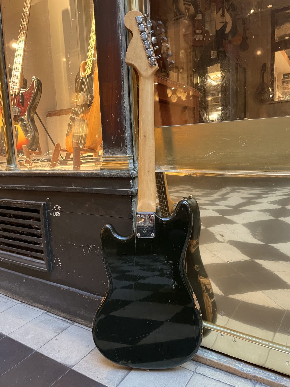 fender musicmaster 1977