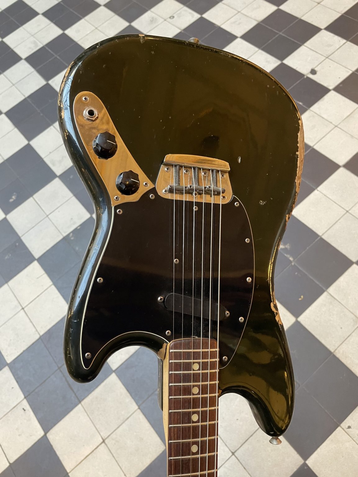 fender musicmaster 1977