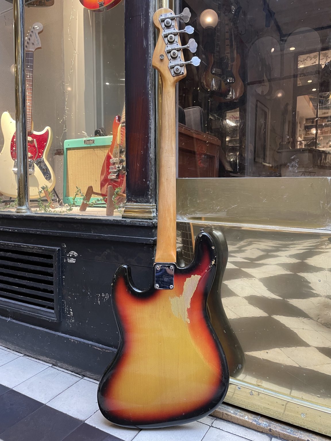 fender jazz bass 1965