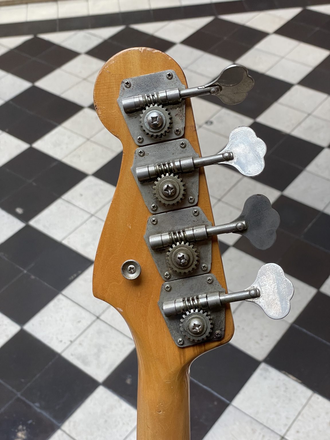 fender jazz bass 1965