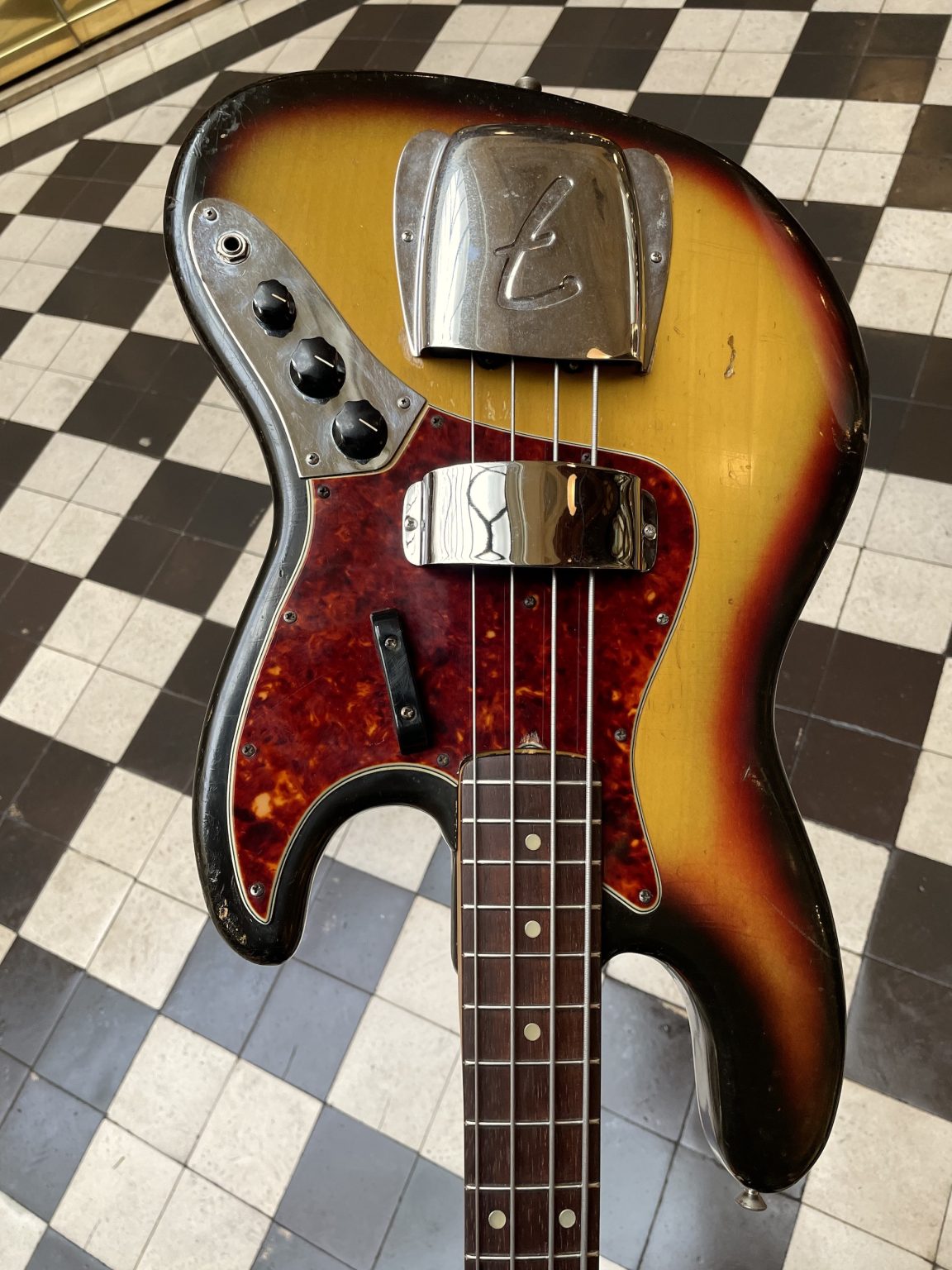 fender jazz bass 1965